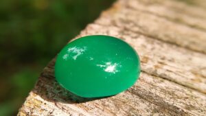 Jade is a wonderful balancing stone. It is considered to be a lucky stone that offers good health, wealth, and love . Jade can help you realize your full potential