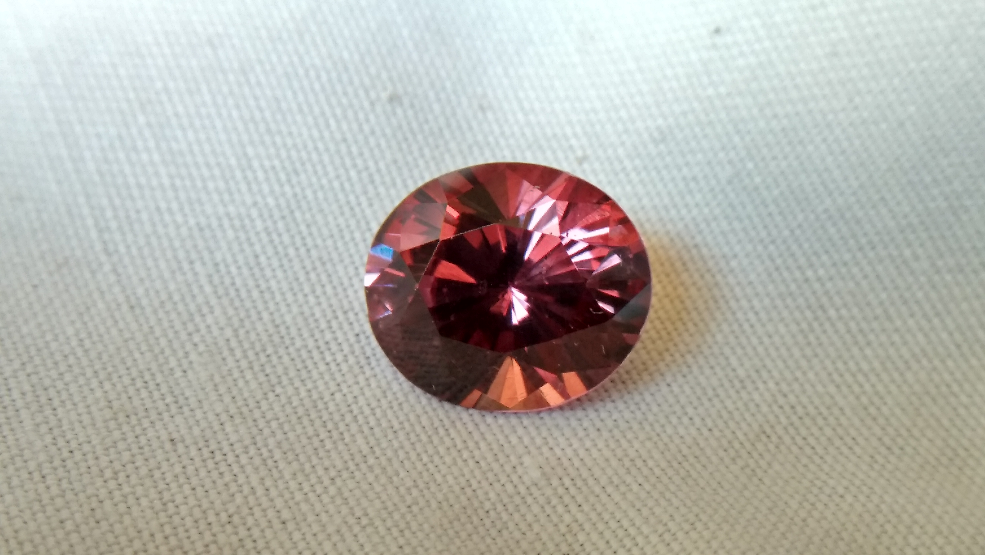Natural Colour Change Garnet Weight: 3.19Cts Dimension: 9.7mm x 8.31mm x 5.8mm Colour: changing colors Brown, Brownish purple, Orangy Red Clarity : SI Birthstone : January Treatment : None/ Natural