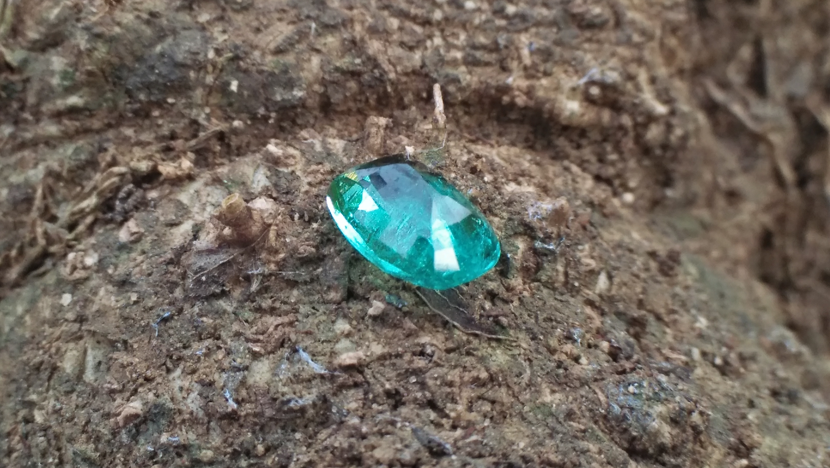 Natural Colombian Emerald Clarity : SI Treatment : Natural/Unheated Dimension : 7.95mm x 5.6mm x 3.61mm Weight : 1.05 Cts Birthstone : May Mineral : Colombia