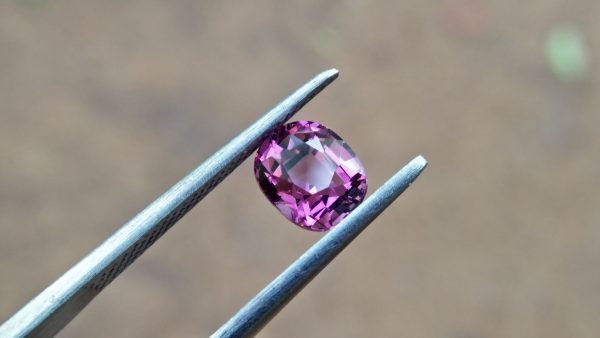 NATURAL Purplish Pink Spinel Shape : Cution Clarity : Very Clean Treatment : Natural/Unheated Dimension : 6.9mm x 5.8mm x 4.8mm Weight : 1.62 Cts Cut : Cution Cut Dispersion : Good Colour : purpalish Pink