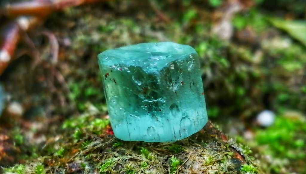 Venadium beryl crystal