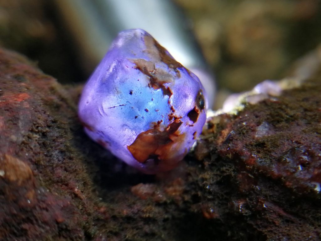 Natural Bi-Color spinel octahedron crystal from Sri Lanka
