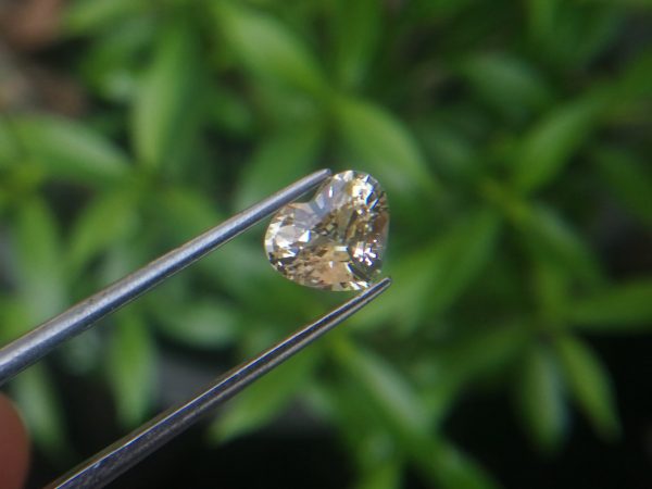 natural yellow sapphire sri lanka