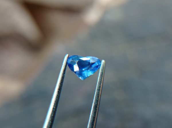 11_Natural blue Sapphire from Danu Group Gemstones 01_compress16