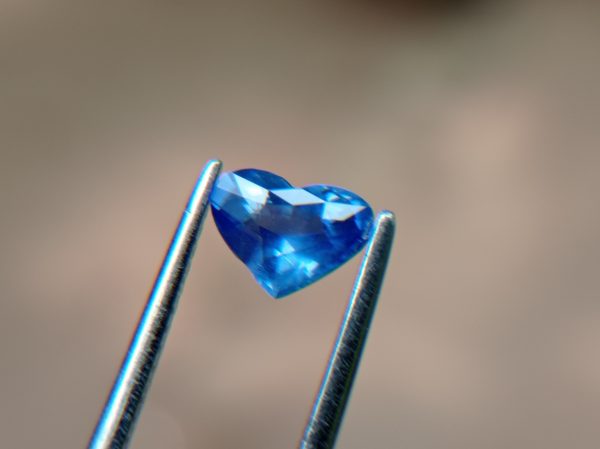 1_Natural blue Sapphire from Danu Group Gemstones 01_compress87
