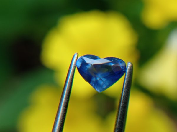 6_Natural blue Sapphire from Danu Group Gemstones 01_compress68