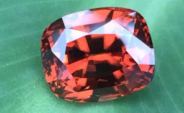 🇱🇰 Ceylon Natural Orange Zircon Dimension : 10.4mm x 8.5mm x 7.5mm Weight : 7.70 cts Colour : Orange ( Brandy Colour ) Clarity : Very Clean Treatment : Unheated/ Natural Mineral : City of Gem Ratnapura Sri Lanka