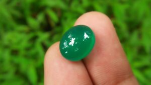 Jade is a wonderful balancing stone. It is considered to be a lucky stone that offers good health, wealth, and love . Jade can help you realize your full potential