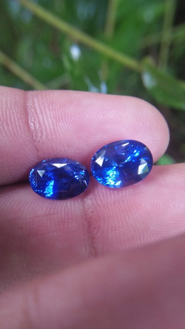 Ceylon Natural Blue Sapphire Heated Couple Dimension : 7.50mm x 10mm x 6.6mm / 7mm x 9.8mm x 5.5mm Weight : 4.20 Cts / 3.10Cts Shape : Ovel Colour : Blue Clarity : Clean Treatment : Heated Mineral : Ratnapura Sri Lanka