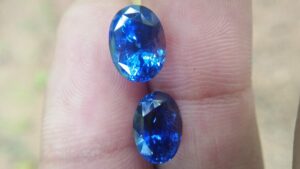 Ceylon Natural Blue Sapphire Heated Couple Dimension : 7.50mm x 10mm x 6.6mm / 7mm x 9.8mm x 5.5mm Weight : 4.20 Cts / 3.10Cts Shape : Ovel Colour : Blue Clarity : Clean Treatment : Heated Mineral : Ratnapura Sri Lanka