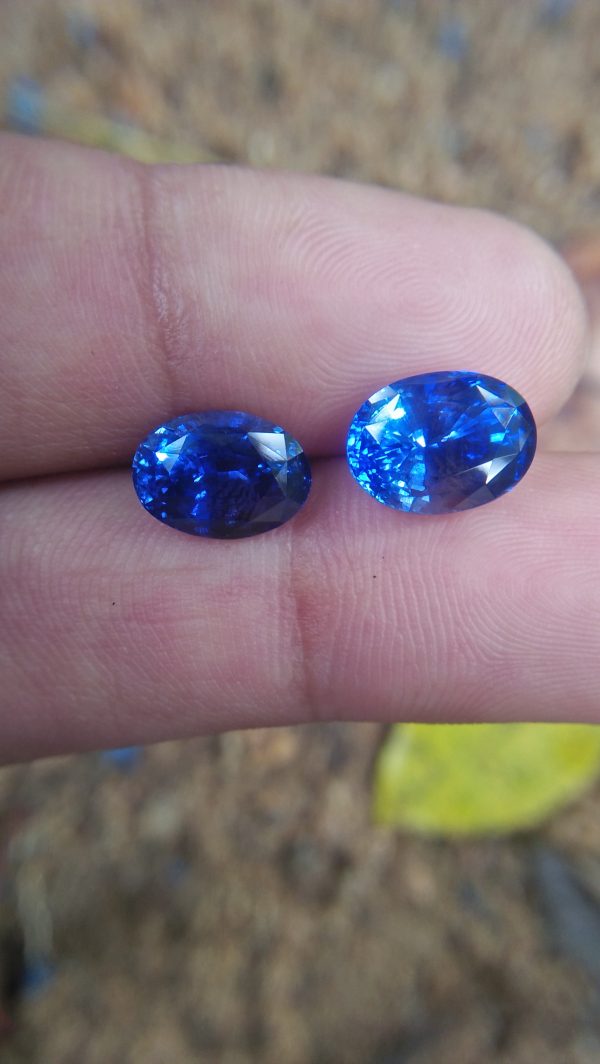 Ceylon Natural Blue Sapphire Heated Couple Dimension : 7.50mm x 10mm x 6.6mm / 7mm x 9.8mm x 5.5mm Weight : 4.20 Cts / 3.10Cts Shape : Ovel Colour : Blue Clarity : Clean Treatment : Heated Mineral : Ratnapura Sri Lanka