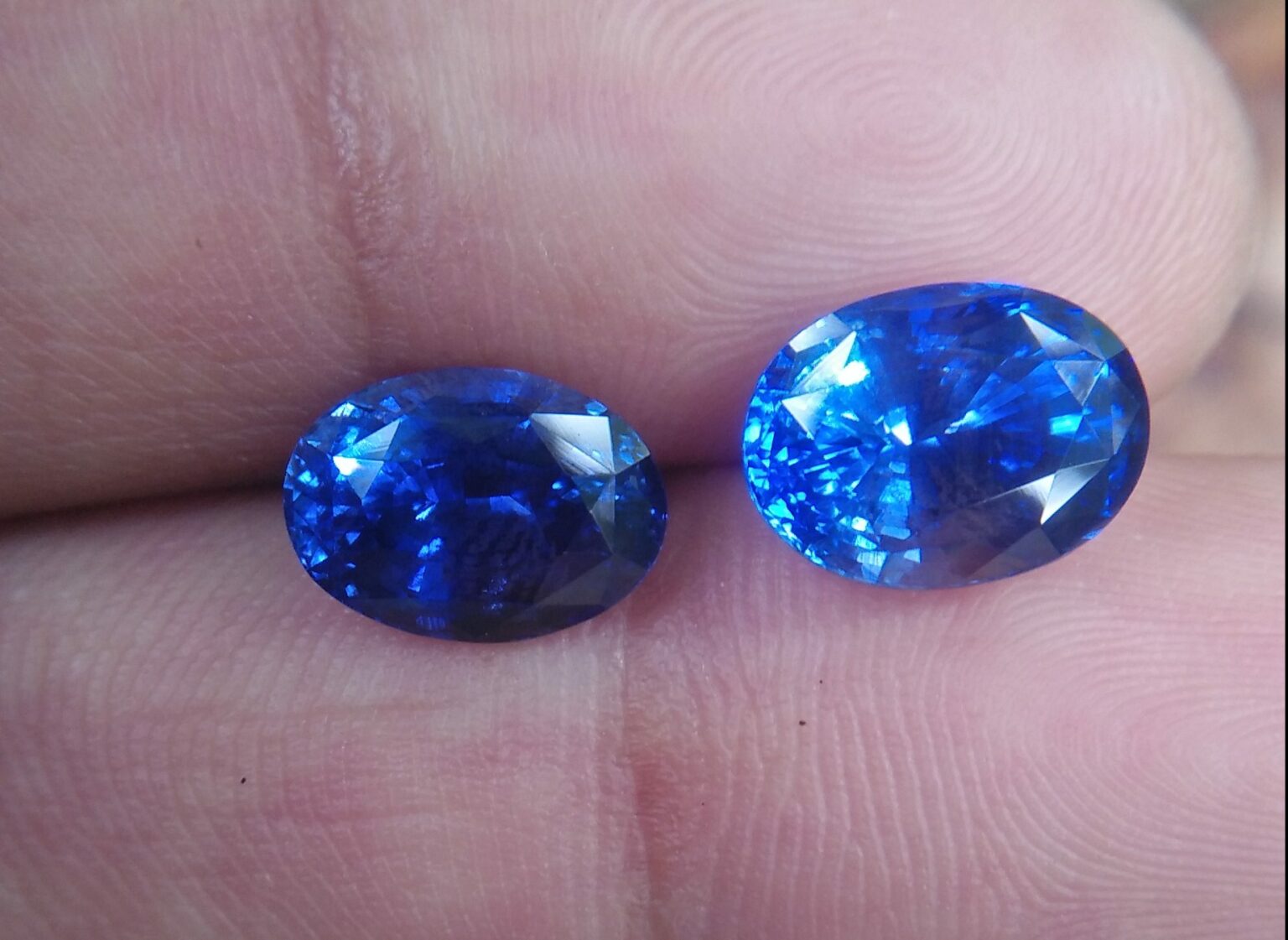Ceylon Natural Blue Sapphire Heated Couple Dimension : 7.50mm x 10mm x 6.6mm / 7mm x 9.8mm x 5.5mm Weight : 4.20 Cts / 3.10Cts Shape : Ovel Colour : Blue Clarity : Clean Treatment : Heated Mineral : Ratnapura Sri Lanka