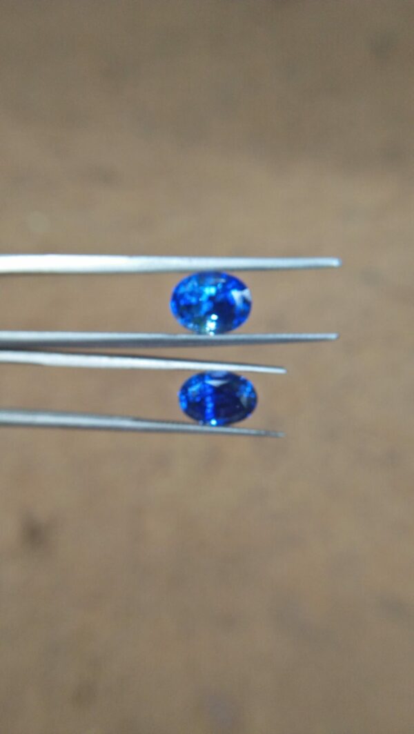 Ceylon Natural Blue Sapphire Heated Couple Dimension : 7.50mm x 10mm x 6.6mm / 7mm x 9.8mm x 5.5mm Weight : 4.20 Cts / 3.10Cts Shape : Ovel Colour : Blue Clarity : Clean Treatment : Heated Mineral : Ratnapura Sri Lanka