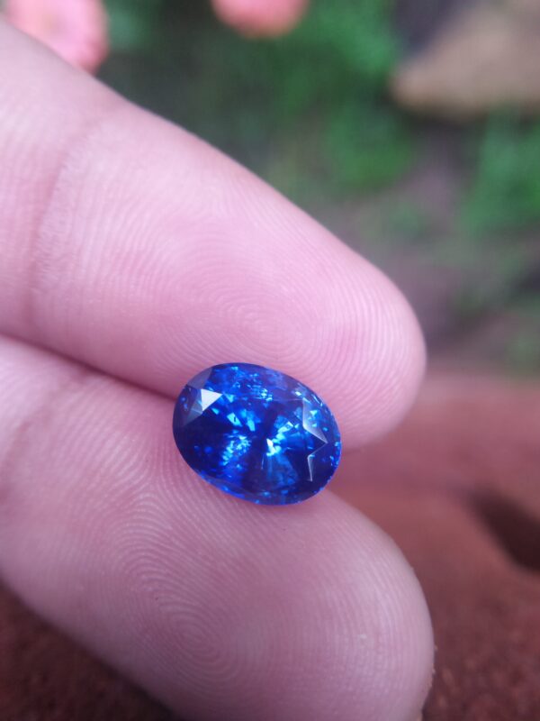 Ceylon Blue Sapphire Dimension : 7mm x 9.8mm x 5.5mm Weight : 3.10Cts Shape : Ovel Colour : Blue Clarity : Clean Treatment : Heated Mineral : Ratnapura Sri Lanka
