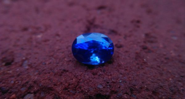 Ceylon Blue Sapphire Dimension : 7mm x 9.8mm x 5.5mm Weight : 3.10Cts Shape : Ovel Colour : Blue Clarity : Clean Treatment : Heated Mineral : Ratnapura Sri Lanka