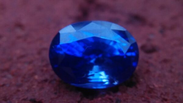 Ceylon Blue Sapphire Dimension : 7mm x 9.8mm x 5.5mm Weight : 3.10Cts Shape : Ovel Colour : Blue Clarity : Clean Treatment : Heated Mineral : Ratnapura Sri Lanka