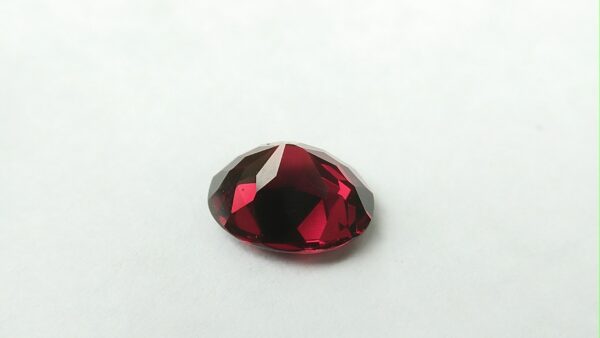 Ceylon Natural Pyrop Garnet Dimension : 8.2mm x 6.9mm x 4.6mm Weight : 2 Cts Shape : Ovel Colour : Red Clarity : Clean Mineral : Ratnapura Sri Lanka