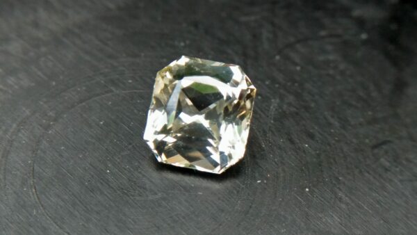 Ceylon Natural Mild Lemon Sapphire ( Yellow) Sapphire Dimension : 6.1mm x 5.6mm x 4.1mm Weight : 1.35 Cts Shape/Cut : Asscher Colour : Mild Lomon Jin Colour Treatment : Unheated / Natural Mineral : Ratnapura, Sri Lanka Clarity : VVS