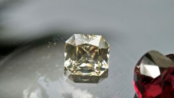 Ceylon Natural Mild Lemon Sapphire ( Yellow) Sapphire Dimension : 6.1mm x 5.6mm x 4.1mm Weight : 1.35 Cts Shape/Cut : Asscher Colour : Mild Lomon Jin Colour Treatment : Unheated / Natural Mineral : Ratnapura, Sri Lanka Clarity : VVS