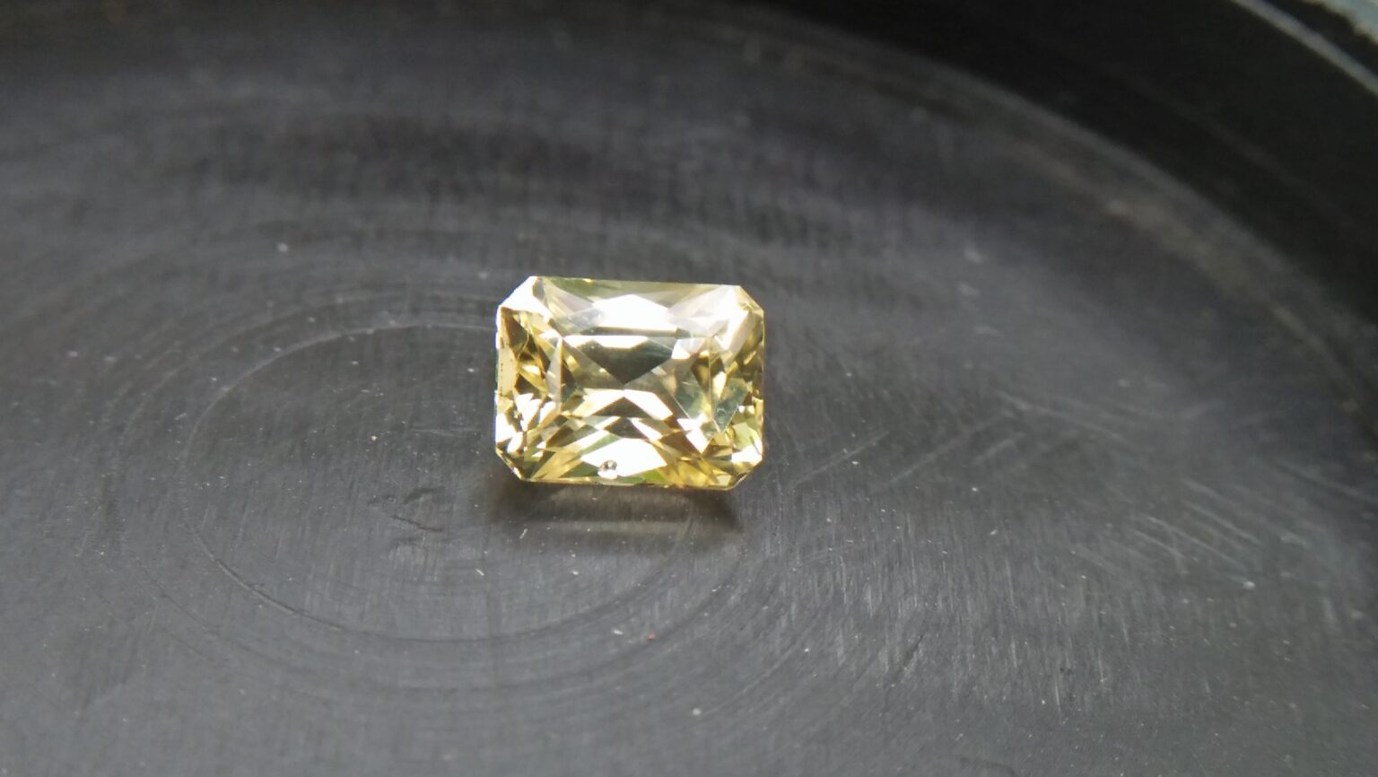 Ceylon Natural “Mild 🍋 Lemon” Sapphire. The term derives from the colour of mild lemon jin. It’s 6.4mm x 5.1mm x 3.1mm dimension Stone unearthed from city of gem Ratnapura Sri Lanka Mild lemon 🍋 Sapphire attracts wealth and brings prosperity to the home. It stimulates the intellect and improves overall focus, enhancing wisdom.