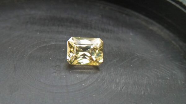 Ceylon Natural “Mild 🍋 Lemon” Sapphire. The term derives from the colour of mild lemon jin. It’s 6.4mm x 5.1mm x 3.1mm dimension Stone unearthed from city of gem Ratnapura Sri Lanka Mild lemon 🍋 Sapphire attracts wealth and brings prosperity to the home. It stimulates the intellect and improves overall focus, enhancing wisdom.