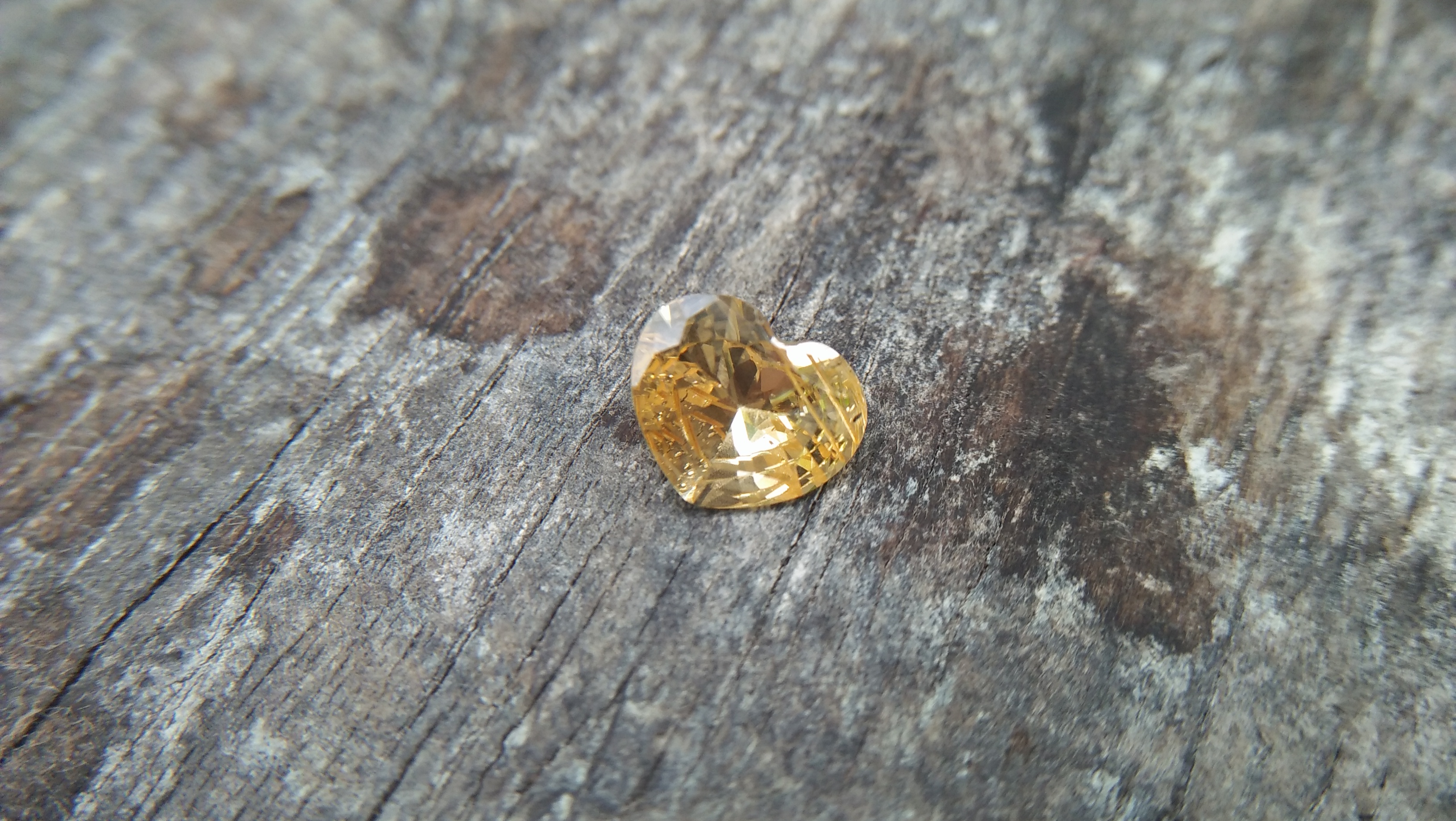 Ceylon Natural Yellow Sapphire Heart Weight : 1.05cts Dimension : 6.2mm x 7.5mm x 3.2mm Shape : Heart Colour : Yellow Treatments : Unheated/ Natural