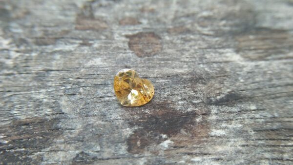 Ceylon Natural Yellow Sapphire Heart Weight : 1.05cts Dimension : 6.2mm x 7.5mm x 3.2mm Shape : Heart Colour : Yellow Treatments : Unheated/ Natural