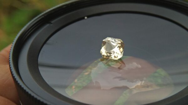 Ceylon Natural Mild Lemon Sapphire ( Yellow) Sapphire Dimension : 6.1mm x 5.6mm x 4.1mm Weight : 1.35 Cts Shape/Cut : Asscher Colour : Mild Lomon Jin Colour Treatment : Unheated / Natural Mineral : Ratnapura, Sri Lanka Clarity : VVS