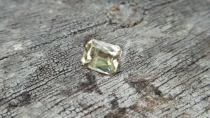 Ceylon Natural Mild Lemon ( Yellow) Sapphire Dimension : 6.4mm x 5.1mm x 3.1mm Weight : 1 Cts Shape : Ovel Colour : Mild Lomon Jin Colour Treatment : Unheated / Natural Mineral : Ratnapura, Sri Lanka