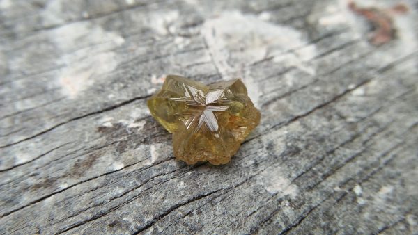🇱🇰 CEYLON Natural Chrysoberyl Crystal 12.5mm x 10mm x 5mm dimensionstone unearthed from city of gem Ratnapura Mineral Sri Lanka Crysoberyl Crystal is the rare crystal type of gemstone family.