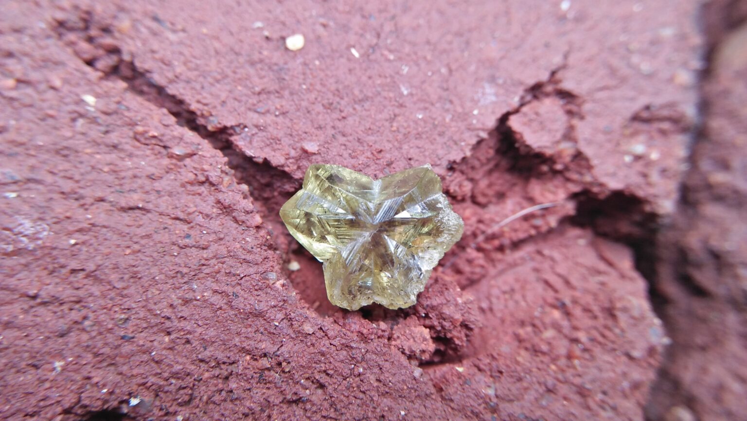 🇱🇰 CEYLON Natural Chrysoberyl Crystal 12.5mm x 10mm x 5mm dimensionstone unearthed from city of gem Ratnapura Mineral Sri Lanka Crysoberyl Crystal is the rare crystal type of gemstone family.