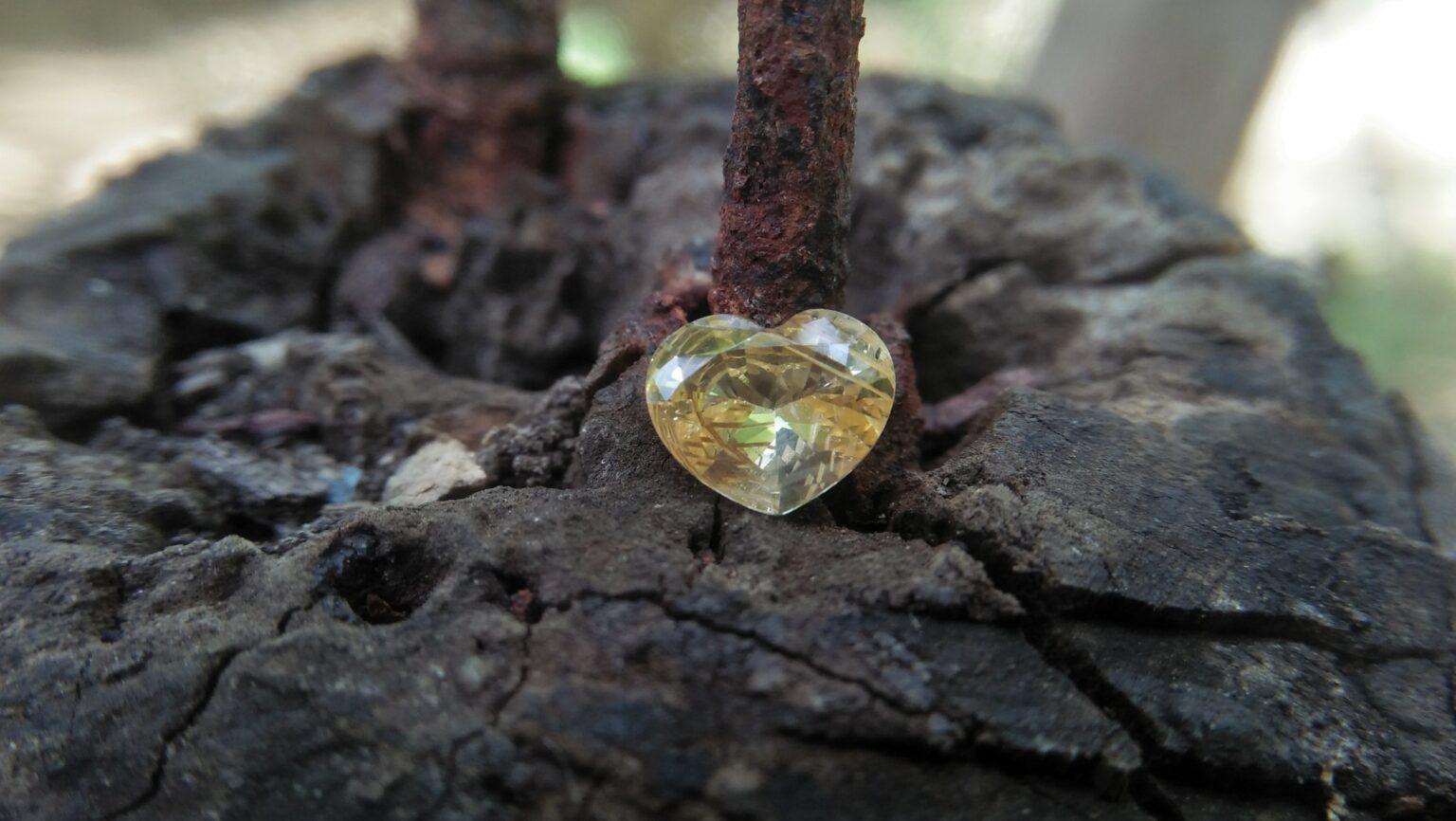 Ceylon Natural Yellow Sapphire Heart Weight : 1.05cts Dimension : 6.2mm x 7.5mm x 3.2mm Shape : Heart Colour : Yellow Treatments : Unheated/ Natural