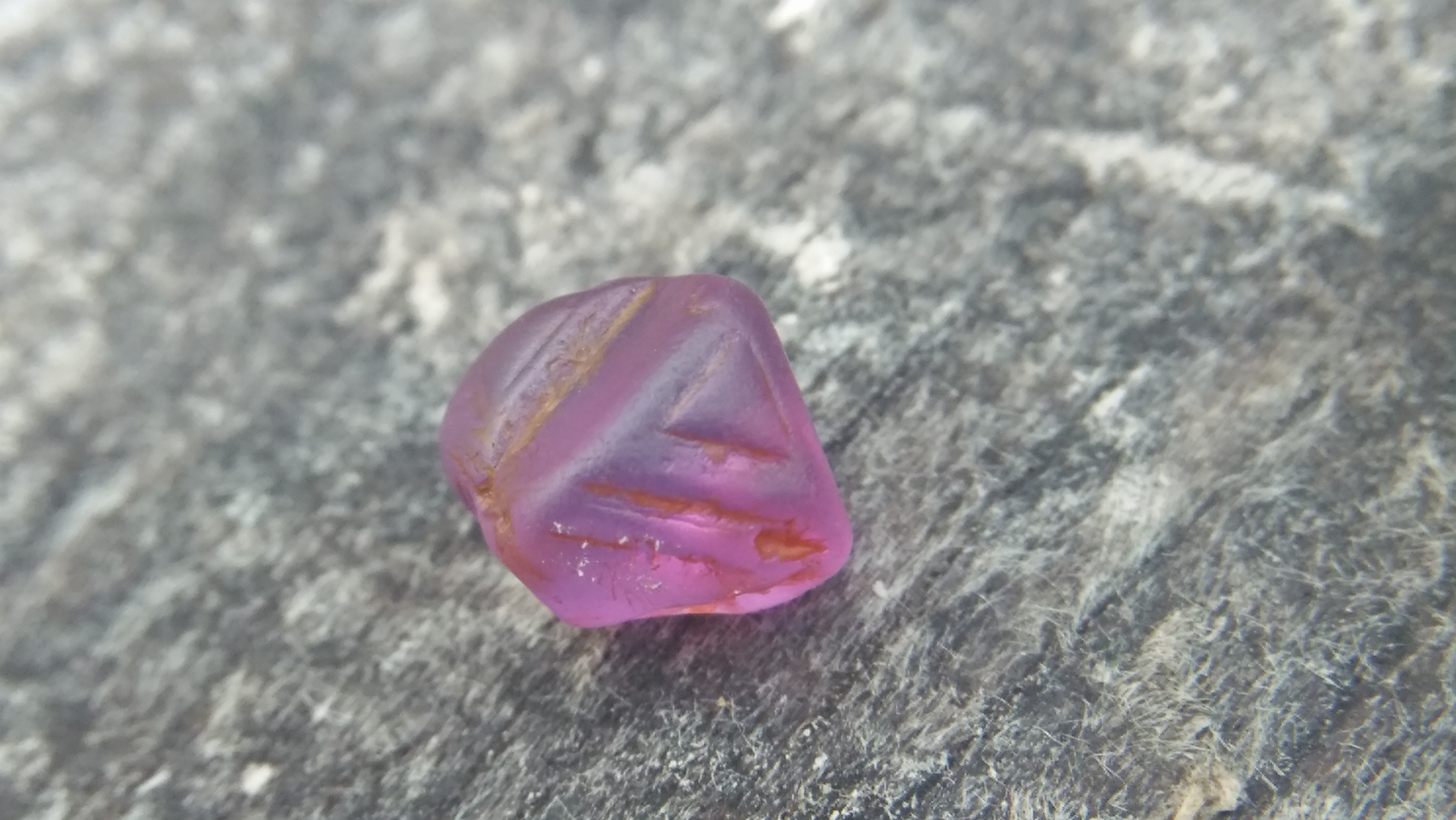 Trigon Δ 😘 Fresh from the mineral ® 🇱🇰 CEYLON Natural spinel Crystal with trigon , 7.5mm x 6.1mm x 5.3mm dimension stone unearthed from city of gem Ratnapura Sri Lanka