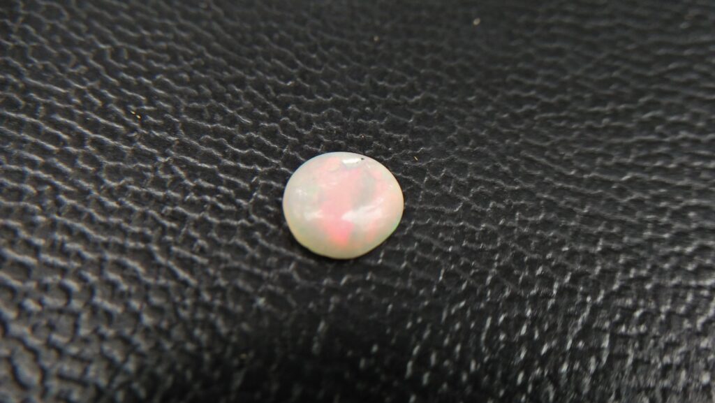 Natural Opal Dimension : 6.50mm x 6.1mm Weight : 0.35Cts Shape : Semi Ovel Treatment : Unheated/ Natural Mineral : Australia