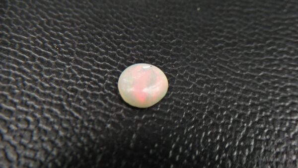 Natural Opal  Dimension : 6.50mm x 6.1mm  Weight : 0.35Cts Shape : Semi Ovel Treatment : Unheated/ Natural Mineral : Australia