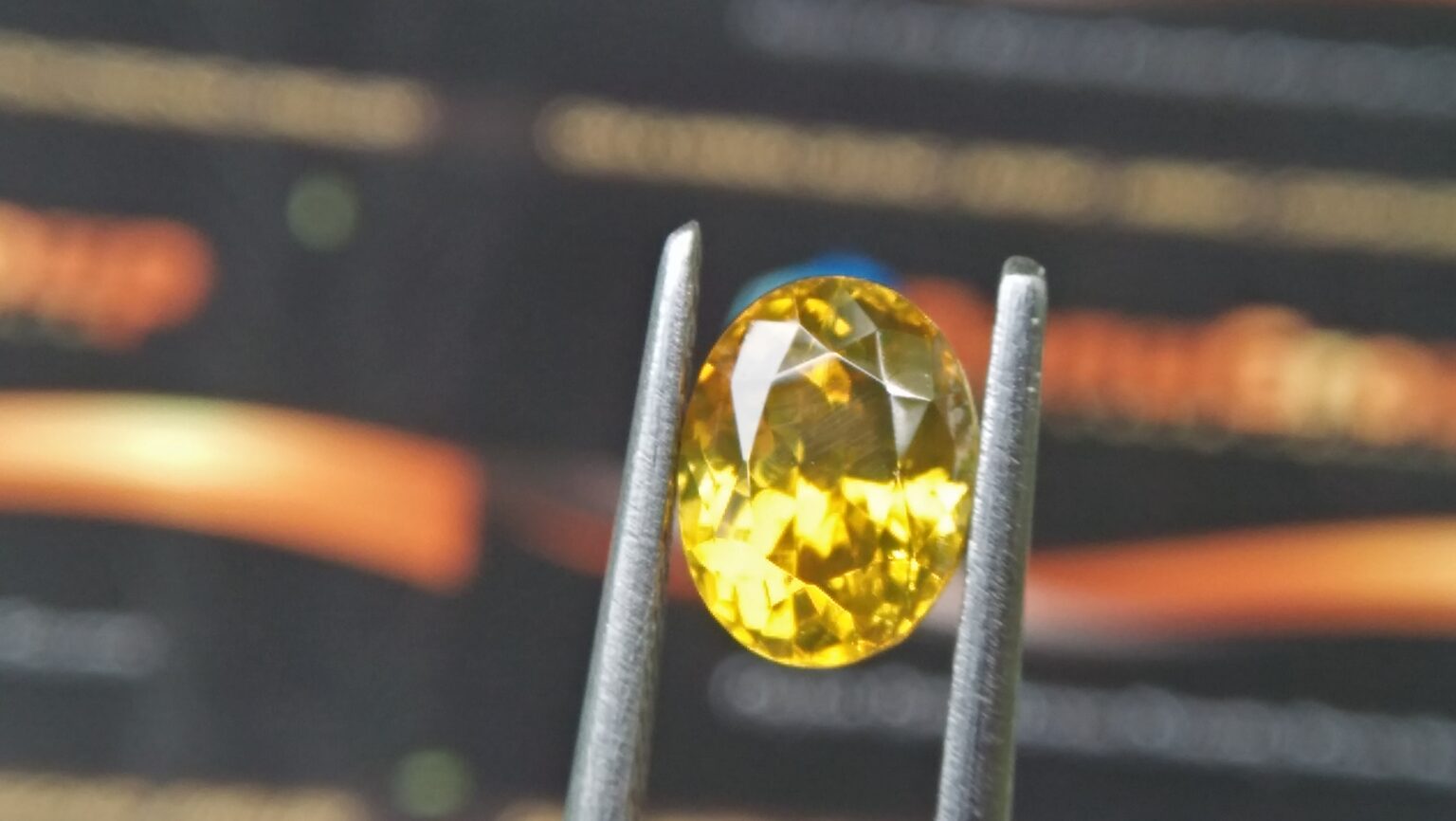 Ceylon Natural Melichrysos, Golden Yellow Zircon Shape : Ovel Shape Colour : Greenish Golden yellow Weight : 2.25Cts Dimension : 7.2mm x 6.1mm x 5.1mm Clarity : Clean stone Mineral : City of Gem Ratnapura Sri Lanka