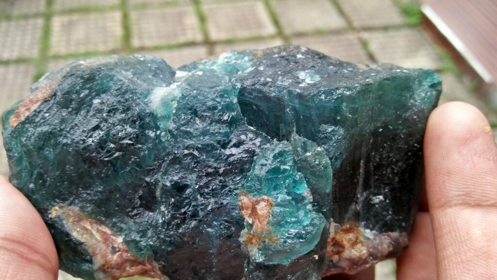 " Grandidierite " Rare mineral Specimen, Weight : 400g Mineral : Madagascar C/F -: (Mg,Fe2+)Al3(BO3)(SiO4)O2 This is Orthorhombic crystal system, Nesosilicate mineral from Madagascar