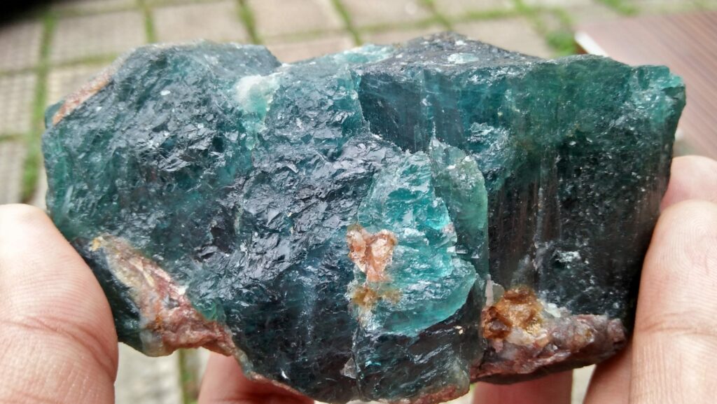 " Grandidierite " Rare mineral Specimen, Weight : 400g Mineral : Madagascar C/F -: (Mg,Fe2+)Al3(BO3)(SiO4)O2 This is Orthorhombic crystal system, Nesosilicate mineral from Madagascar