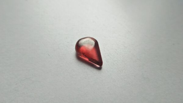 Ceylon Natural Garnet Drop Weight: 1.15Cts Dimension: 8.4mm x 5.7mm x 2.5mm Mineral: Ratapura, Sri Lanka Colour: Red