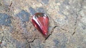 Ceylon Natural Garnet Drop Weight: 1.15Cts Dimension: 8.4mm x 5.7mm x 2.5mm Mineral: Ratapura, Sri Lanka Colour: Red
