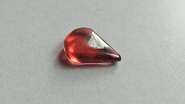 Ceylon Natural Garnet Drop Weight: 1.15Cts Dimension: 8.4mm x 5.7mm x 2.5mm Mineral: Ratapura, Sri Lanka Colour: Red