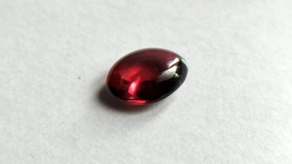 Ceylon Natural Rhodolite Garnet Cabochon Eye 👀 Weight: 2.05Cts Dimension: 9.1mm x 6.9mm x 3.5mm Mineral: Ratapura, Sri Lanka Clarity: Very Clean Colour: Pinkish Red Birthstone: June birthstone Rhodolite is a varietal name for rose-pink to red mineral pyrope, a species in the garnet group Mohs scale hardness: 7–7.5 Refractive index: 1.760