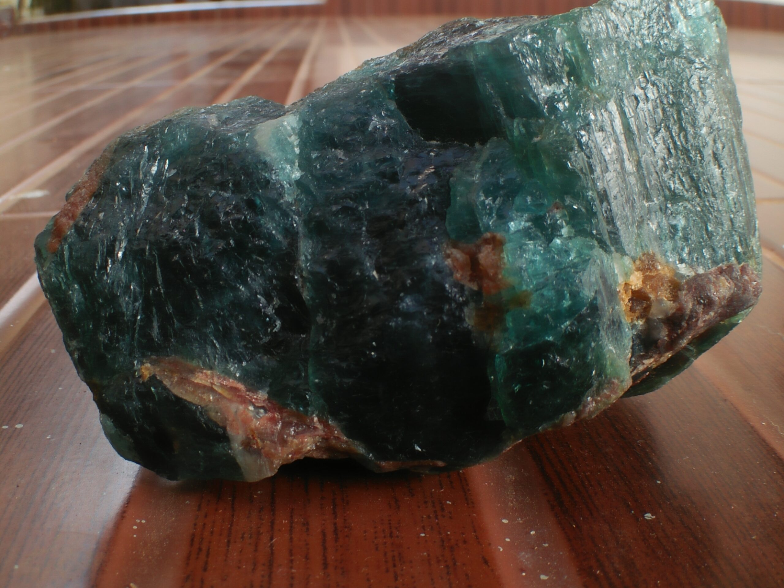 " Grandidierite " Rare mineral Specimen, Weight : 400g Mineral : Madagascar Treatment : Unheated/ Natural Chemical Formula : (Mg,Fe2+)Al3(BO3)(SiO4)O2 This is Orthorhombic crystal system, Nesosilicate mineral from Madagascar