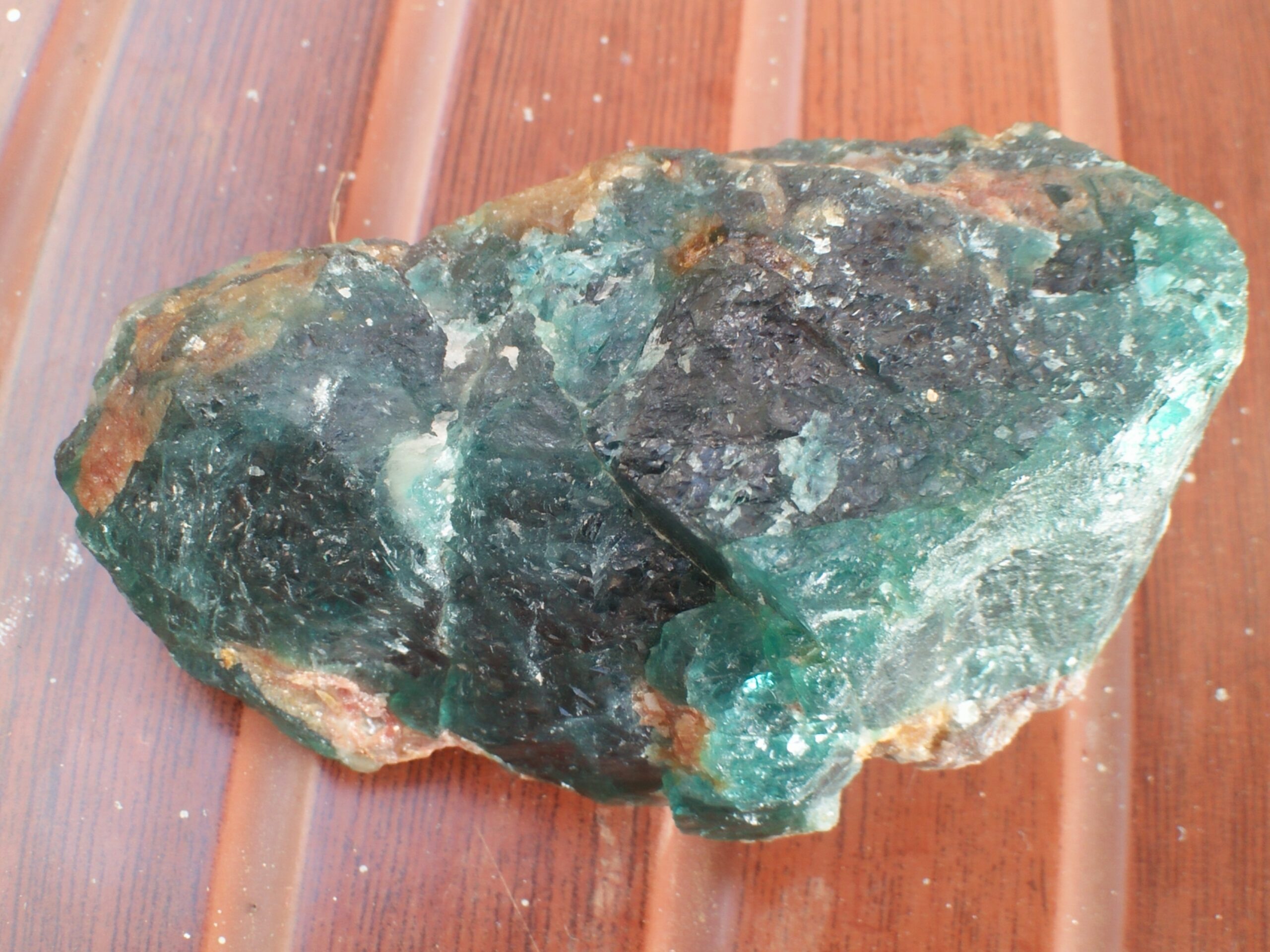 " Grandidierite " Rare mineral Specimen, Weight : 400g Mineral : Madagascar Treatment : Unheated/ Natural Chemical Formula : (Mg,Fe2+)Al3(BO3)(SiO4)O2 This is Orthorhombic crystal system, Nesosilicate mineral from Madagascar