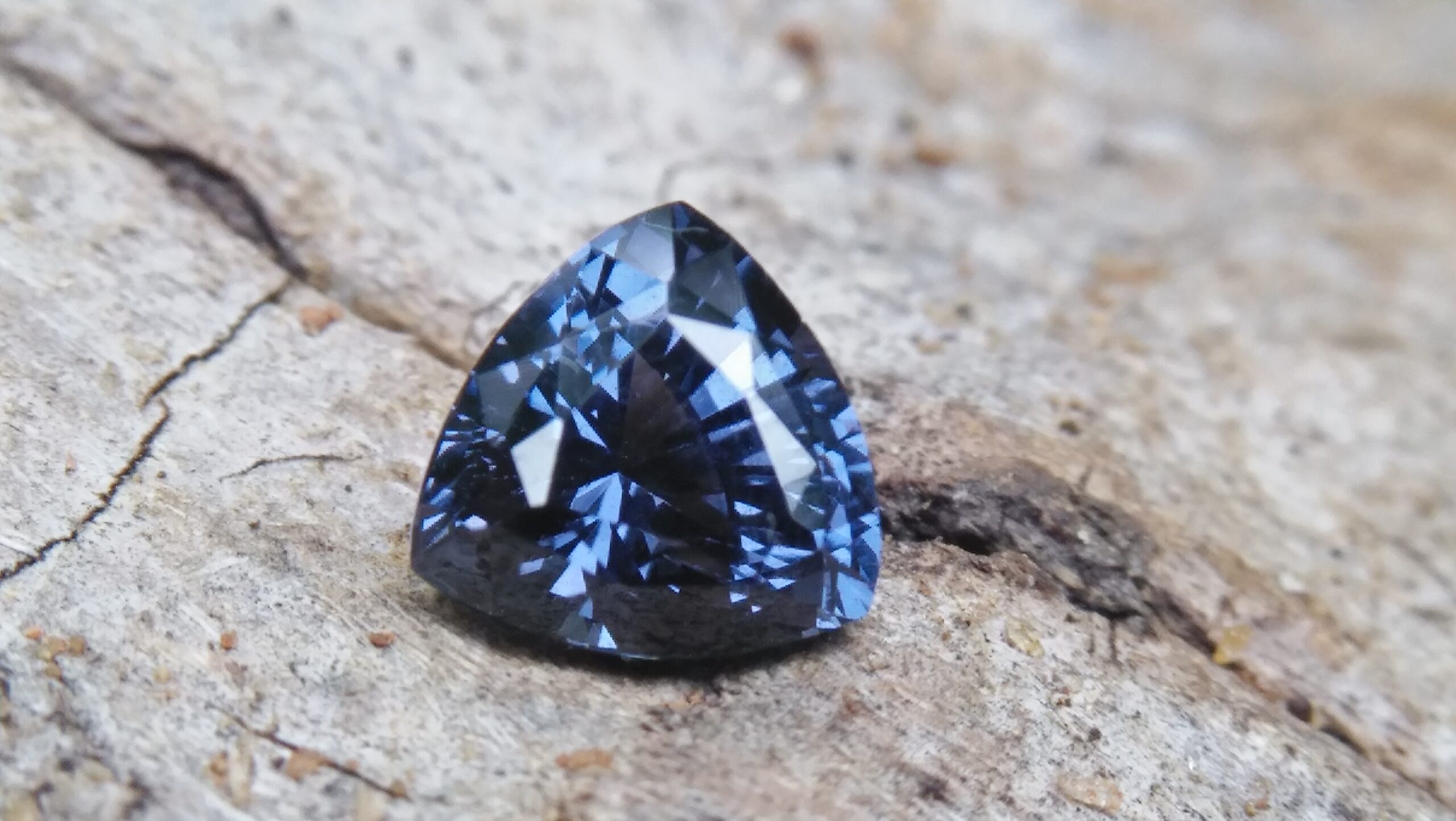 Natural Blue Spinel Shape : Trillion Clarity : Very Clean Treatment : Natural/Unheated Dimension : 6.5mm x 4.8mm Weight : 1.35Cts Colour : Blue