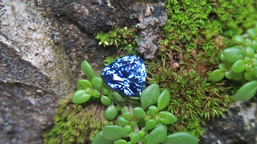 Natural Blue Spinel Shape : Trillion Clarity : Very Clean Treatment : Natural/Unheated Dimension : 6.5mm x 4.8mm Weight : 1.35Cts Colour : Blue