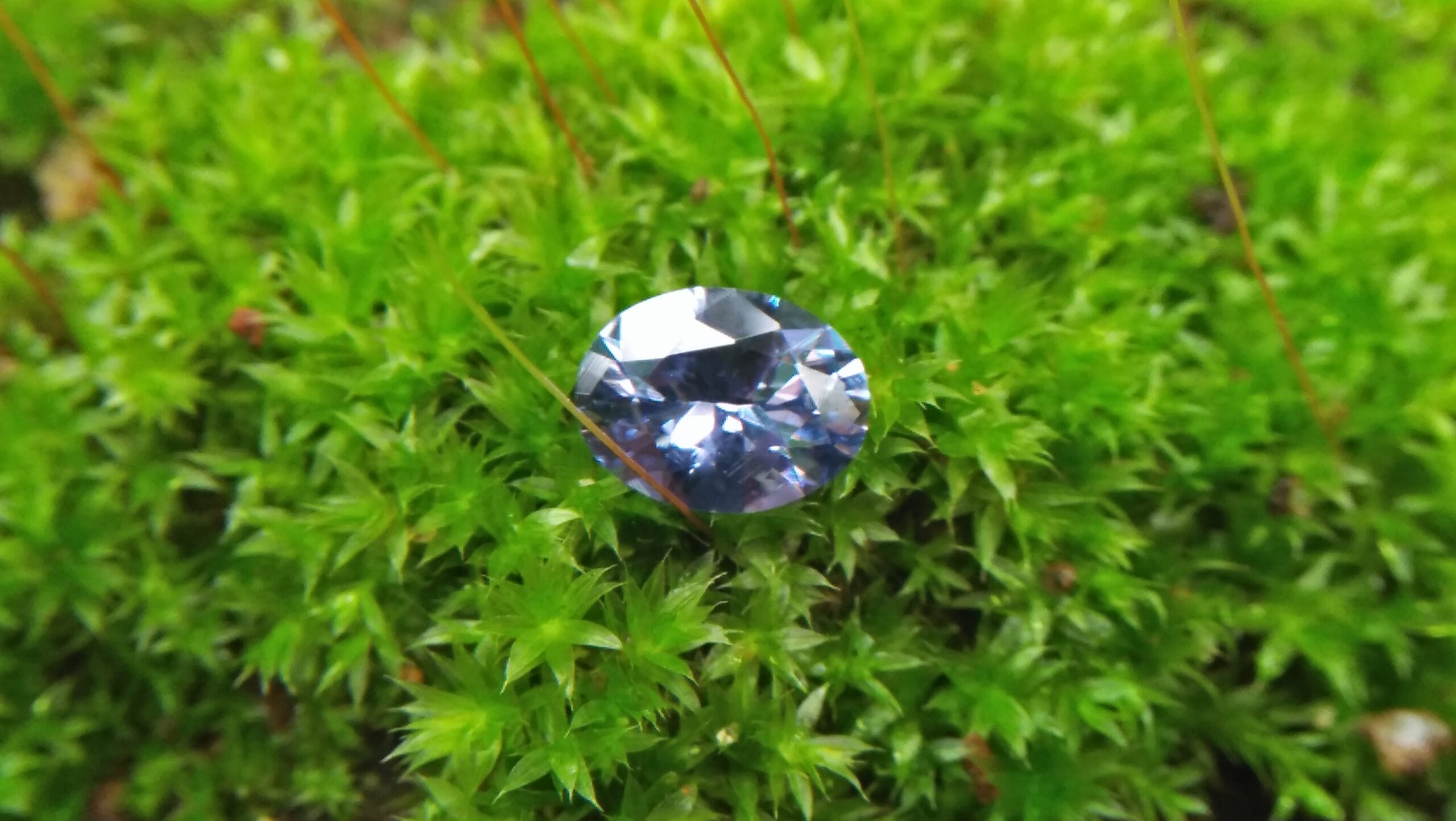 Spinel is a great stone for workaholics, it helps to release stress and worry whilst replenishing depleted energy. Spinel is connected with energy renewal, with overcoming tough circumstances, and with your body and mind’s rejuvenation. Spinel is the magnesium aluminium member of the larger spinel group of minerals. It has the formula MgAl₂O₄ in the cubic crystal system. Its name comes from Latin "spina". Balas ruby is an old name for a rose-tinted variety of spinel Spinel is generally highly sought after by gemconnoisseurs, and well-formed spinel crystals are in high demand among collectors. Spinelcomes in a variety of colors, but the most commercially important are red ,blue, and pink.