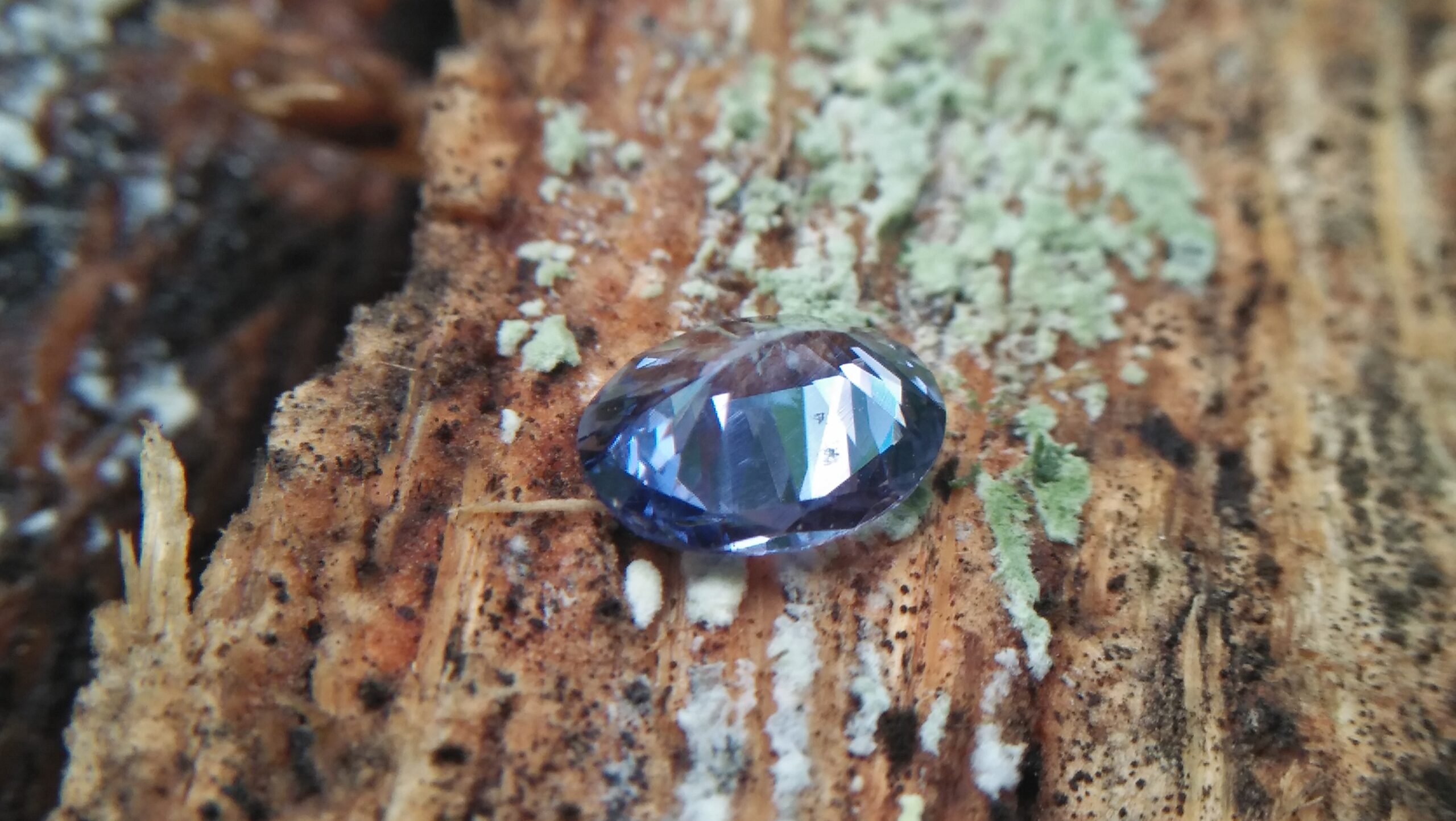 Spinel is a great stone for workaholics, it helps to release stress and worry whilst replenishing depleted energy. Spinel is connected with energy renewal, with overcoming tough circumstances, and with your body and mind’s rejuvenation. Spinel is the magnesium aluminium member of the larger spinel group of minerals. It has the formula MgAl₂O₄ in the cubic crystal system. Its name comes from Latin "spina". Balas ruby is an old name for a rose-tinted variety of spinel Spinel is generally highly sought after by gemconnoisseurs, and well-formed spinel crystals are in high demand among collectors. Spinelcomes in a variety of colors, but the most commercially important are red ,blue, and pink.