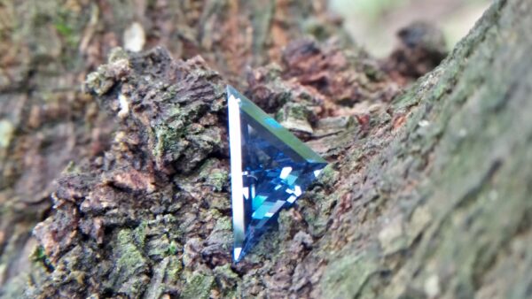 Spinel is a great stone for workaholics, it helps to release stress and worry whilst replenishing depleted energy. Spinel is connected with energy renewal, with overcoming tough circumstances, and with your body and mind’s rejuvenation. Spinel is the magnesium aluminium member of the larger spinel group of minerals. It has the formula MgAl₂O₄ in the cubic crystal system. Its name comes from Latin "spina". Balas ruby is an old name for a rose-tinted variety of spinel Spinel is generally highly sought after by gemconnoisseurs, and well-formed spinel crystals are in high demand among collectors. Spinelcomes in a variety of colors, but the most commercially important are red ,blue, and pink.