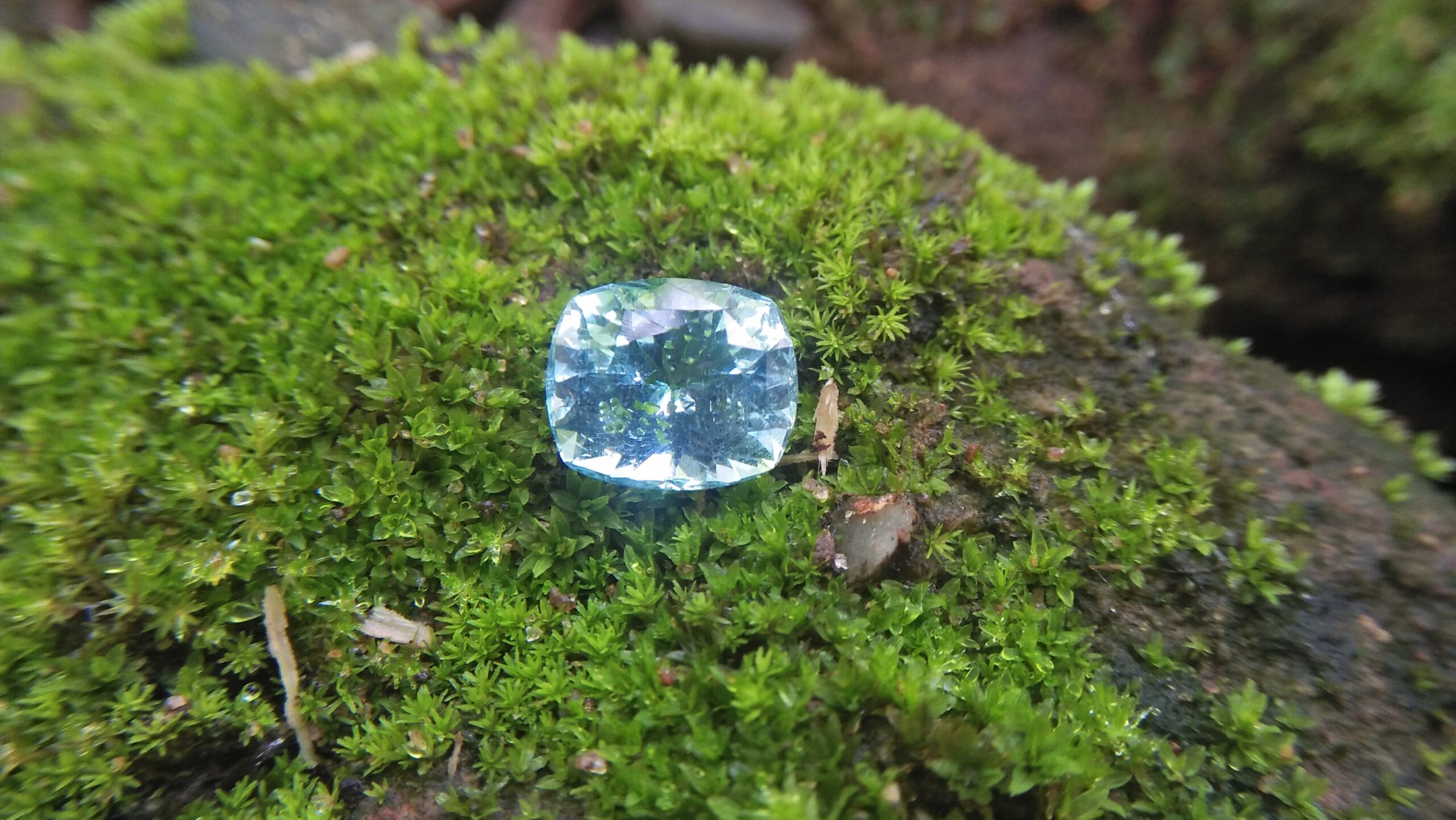 Aquamarine is a color variety of the mineral beryl. Beryl is a mineral composed of beryllium aluminium cyclosilicate with the chemical formula Be₃Al₂. Well-known varieties of beryl include emerald and aquamarine. Naturally occurring, hexagonal crystals of beryl can be up to several meters in size, but terminated crystals are relatively rare. Hardness : 7.5 – 8 Crystal system : Hexagonal Specific gravity : Average 2.76 Optical properties : Uniaxial (-) Refractive index : nω = 1.564–1.595 nε = 1.568–1.602 Healings of Aquamarine, Aquamarine Heals emotional trauma, Cools high temper and conflict, Relieves stress, helps get in touch with suppressed emotions, Brings peace, Clears the mind, Calms the heart and many healing in this stone